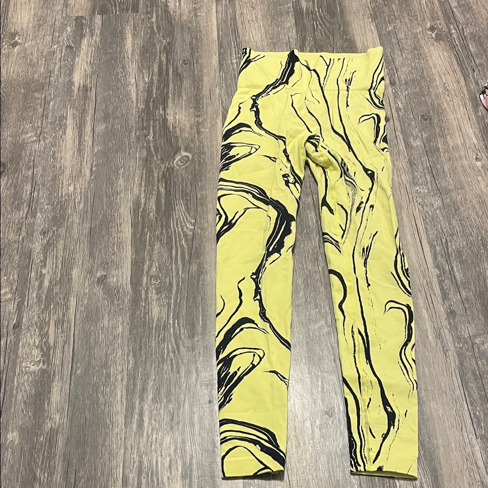 Naturyl Yellow and Black Women's Leggings